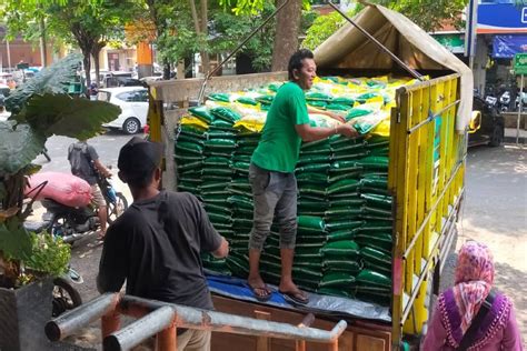 Stabilkan Harga 40 Ton Beras Disebar Ke 5 Pasar Di Kota Jogja