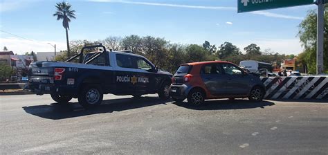 Conductora choca contra muro en la colonia Álamos Noticias de Querétaro