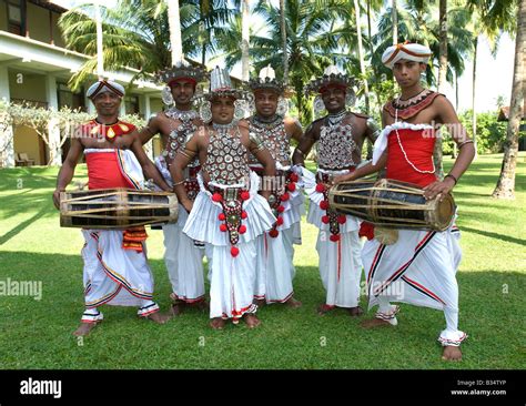 Kandyan Dance High Resolution Stock Photography And Images Alamy