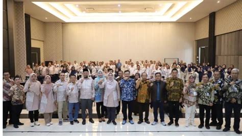 Pj Bupati Garut Pimpin Rakor Program Kesehatan Di Ballroom Hotel