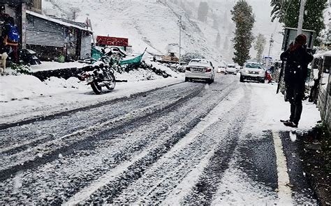 Kashmir snowfall: Two killed in Anantnag, death toll climbs to 5