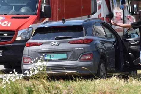 Na Zavarskej Ceste Sa Zrazili Tri Vozidl Dve Skon Ili Mimo Cesty