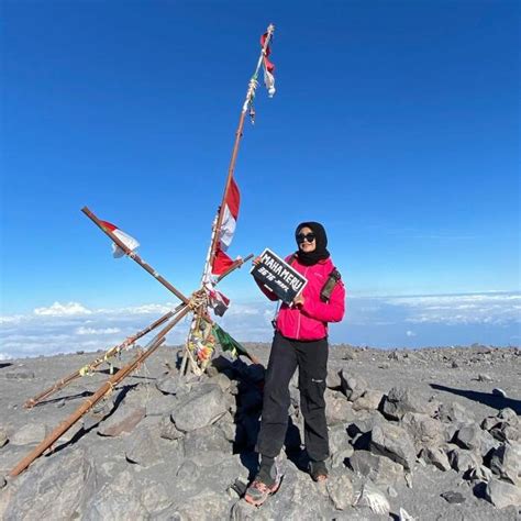 Di Balik Keindahannya Gunung Ini Justru Terkenal Paling Angker