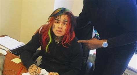 6ix9ine Announces He Signed A 7 5 Million Deal With Interscope Records