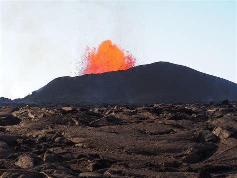 Early indicators of magma viscosity could help forecast a volcano's ...