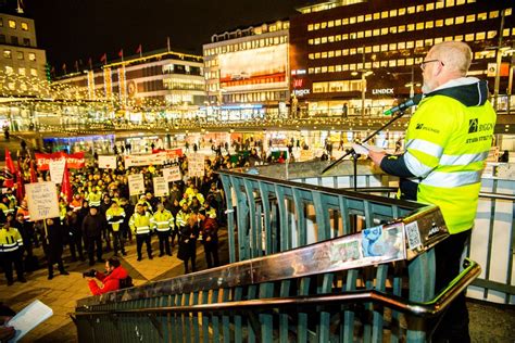 Hundratals Byggnadsarbetare Demonstrerade Mot Byggkrisen Byggnads