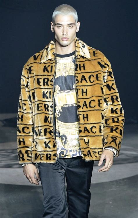 VERSACE X KITH Menswear Fall 2018 Ready To Wear Look 108 Up Close