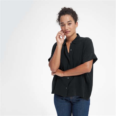 The Clean Silk Short Sleeve Square Shirt Black Everlane