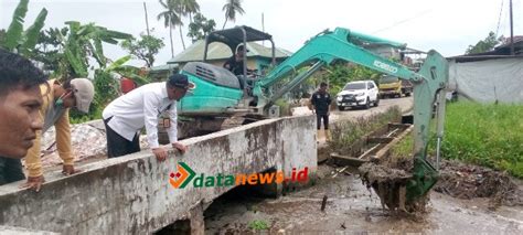 Antisipasi Banjir Musim Hujan Tiba DLH Rohil Rutin Normalisasi Parit