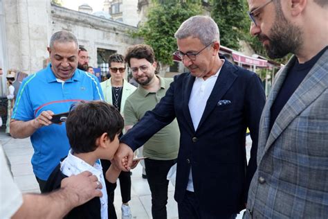 Ey P Sultan Camii Nde Bayram Namaz