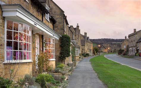 25 of the best things to do at Christmas in the Cotswolds [2023]