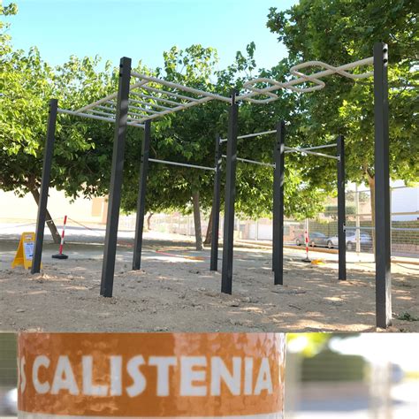 SE HA INSTALADO EL PARQUE DE CALISTENIA IES MAR MENOR