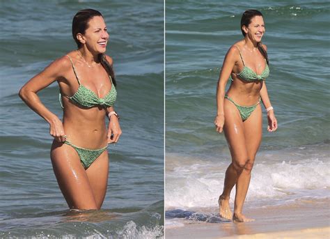 Bárbara Coelho do Esporte Espetacular curte dia de praia no Rio