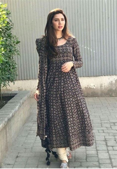 Pin By Syeda Bushra On Pakistani Celebs Mahira Khan Dresses