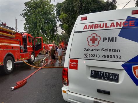 PMI Jakarta Selatan Gerak Cepat Bantu Korban Kebakaran Manggarai Utara