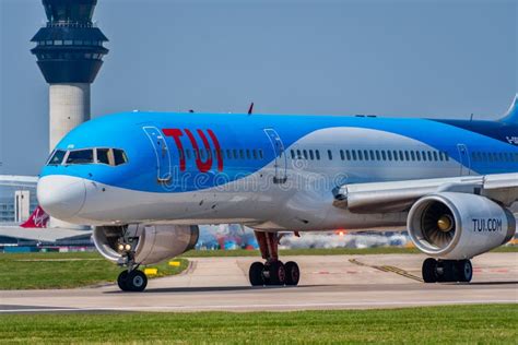 Lignes A Riennes Boeing A De Tui Roulant Au Sol Pour Le D Part