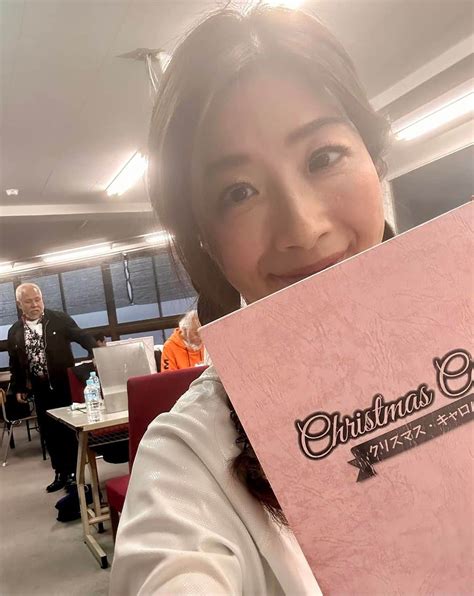 半井小絵さんのインスタグラム写真 半井小絵instagram「朗読劇『クリスマスキャロル』 クリスマスチーム初日 ゲネプロが終了し