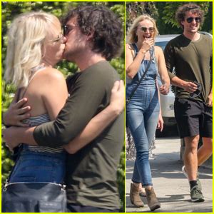 Malin Akerman Husband Jack Donnelly Share Steamy Kiss In Los Feliz