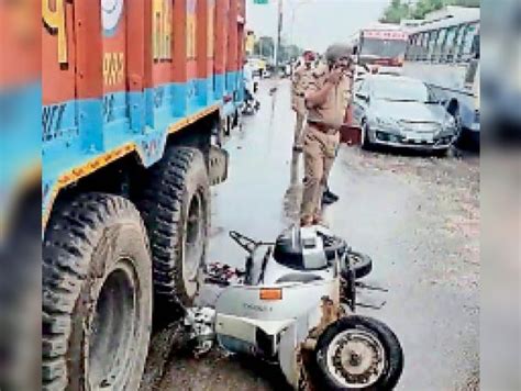 Scooty Riding Elderly Brother Fell Due To Truck Collision One Side Was