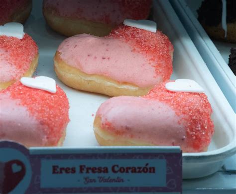 Cajas personalizadas y donuts en forma de corazón conozca la oferta de