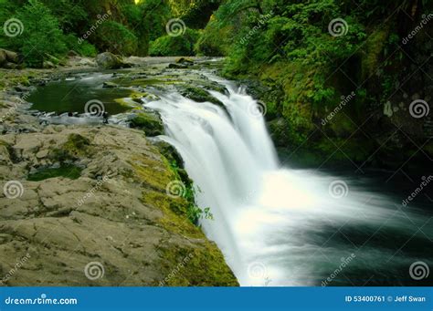 Lower punch bowl falls stock image. Image of scenic, green - 53400761