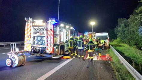 Unfall Mit Lkw Auf A2 Bei Lehrte Transporterfahrer Stirbt NDR De