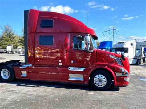 Volvo Vnl 780 2017 Sleeper Semi Trucks