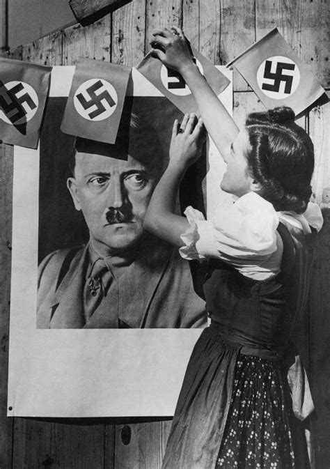 36 Chilling Photos That Explain The Nazis Rise To Power