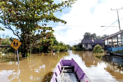 Banjir Hingga 15 Meter Meluas Di Kapuas Hulu Kbk Kantor Berita