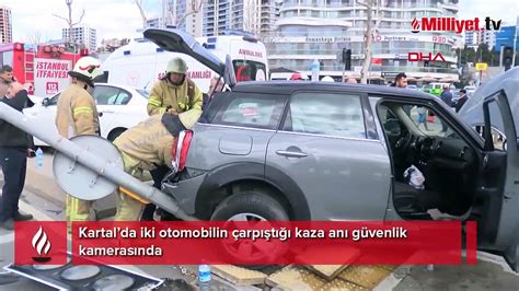 Kartalda iki otomobilin çarpıştığı kaza anı güvenlik kamerasında