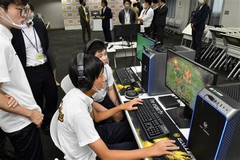 高校eスポーツ部 県内外企業が支援 本格始動 中京大中京で式典 高校ニュース 私立中学・高校受験ガイド 中日進学ナビ