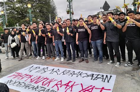 Mahasiswa Turun Ke Jalan Kecam Demokrasi Buruk Era Jokowi