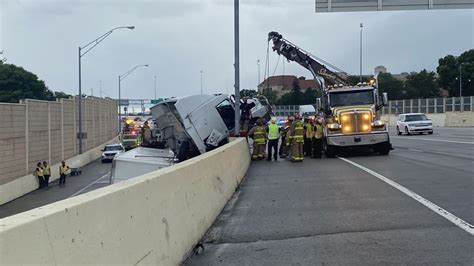 Semi Accident Shuts Down Exit Ramp On I 75