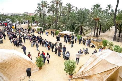 Los Ilicitanos Reciben A Los Reyes Magos De Oriente En La Cabalgata Y