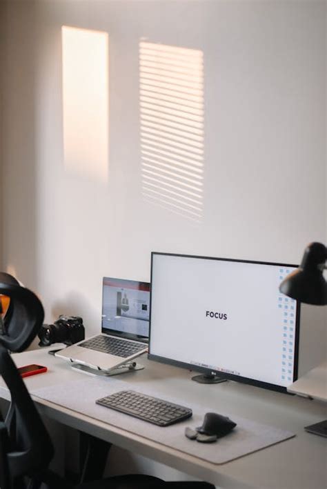 Computer Monitor on a Desk in an Office · Free Stock Photo