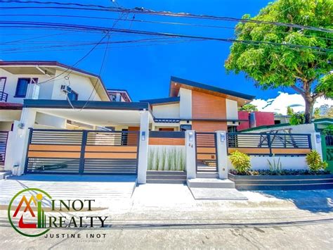 Fully Renovated Modern Bungalow House In Bf Resort Village Las Pinas