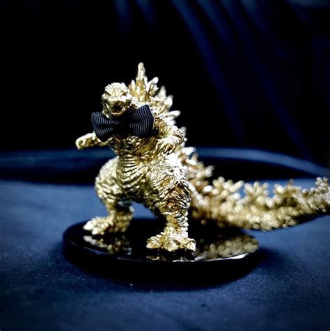 Gold Godzilla Exclusive Gold Godzilla Statue Oscar's Homage Collectible ...