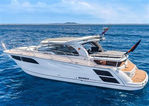 16 Best Cabin Cruiser Boat Brands With Range That Can Plane