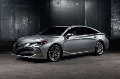 2019 Toyota Avalon Hybrid Reviews and Rating | Motor Trend