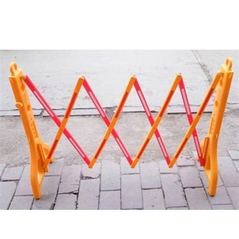 Portable Water Filled Plastic Folding Expandable Barrier For Road