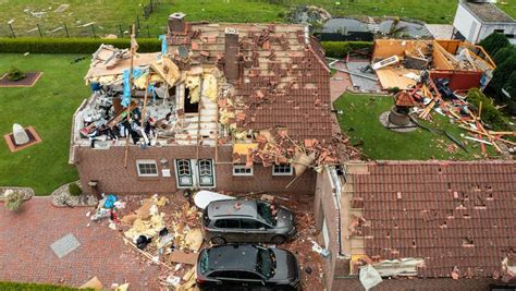 Tornado richtet schwere Schäden in Ostfriesland an