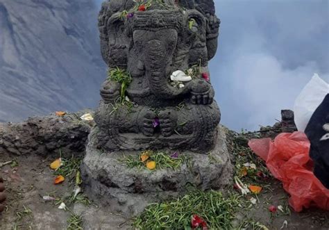 Egindo Patung Arca Ganesha Di Gunung Bromo Telah Diganti