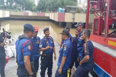 Underpass Kemayoran Masih Terendam Lalu Lintas Dialihkan