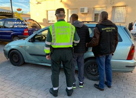 La Guardia Civil Detiene Al Conductor De Un Turismo Que Se Dio A La