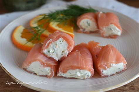 Rotolini Al Salmone Con Mousse Antipasto Delicato Con Ricetta Per Tutti