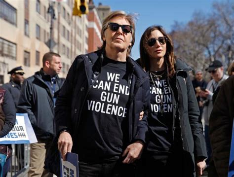 Paul Mccartney Recuerda A John Lennon En Marcha Contra Las Armas