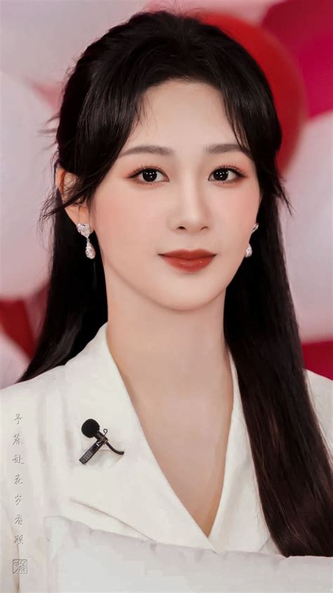 Pin By Long Dao On Idol C A T I Yang Yang Woman Face Beautiful