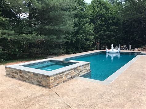 Custom Pool Builder In Pennsylvania High End Custom Pools In Pa