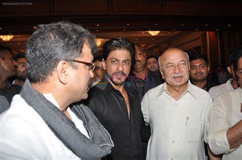 Shahrukh Khan At Baba Siddiquis Iftar Party In Mumbai On 6th July 2014