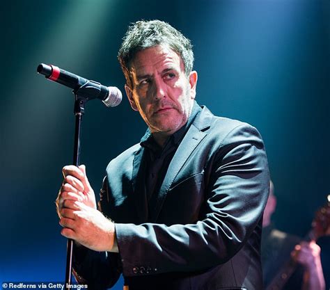 Le groupe rend hommage au chanteur de The Specials Terry Hall décédé